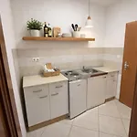 Pezo * Podstrana